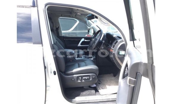 Nunua Imported Toyota Land Cruiser Nyeupe Gari ndani ya Import - Dubai nchini Cabo Delgado Nunua Imported Toyota Land Cruiser Nyeupe Gari ndani ya Import - Dubai nchini Cabo Delgado