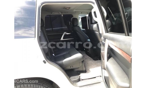 Nunua Imported Toyota Land Cruiser Nyeupe Gari ndani ya Import - Dubai nchini Cabo Delgado Nunua Imported Toyota Land Cruiser Nyeupe Gari ndani ya Import - Dubai nchini Cabo Delgado