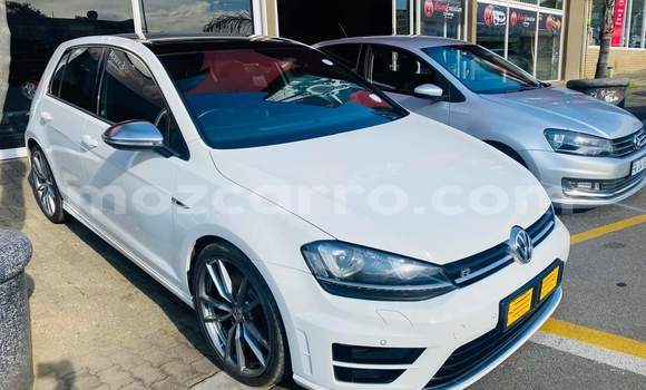 Tenga Tsaru Volkswagen Golf R Chena Mota in Maputo in Maputo