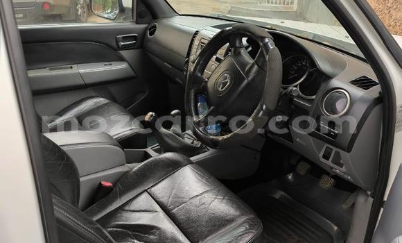 Comprar Usado Mazda BT-50 Branco Carro em Maputo em Maputo Comprar Usado Mazda BT-50 Branco Carro em Maputo em Maputo