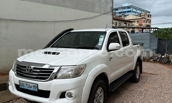 Nunua Ilio tumika Toyota Hilux Nyeupe Gari ndani ya Maputo nchini Maputo