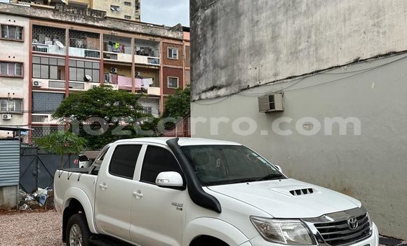 Buy Used Toyota Hilux White Car in Maputo in Maputo Buy Used Toyota Hilux White Car in Maputo in Maputo