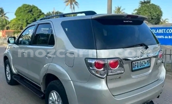 Nunua Ilio tumika Toyota Fortuner Nyingine Gari ndani ya Maputo nchini Maputo Nunua Ilio tumika Toyota Fortuner Nyingine Gari ndani ya Maputo nchini Maputo