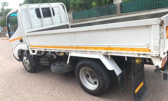 Nunua Ilio tumika Toyota Dyna Nyeupe Gari ndani ya Maputo nchini Maputo Nunua Ilio tumika Toyota Dyna Nyeupe Gari ndani ya Maputo nchini Maputo