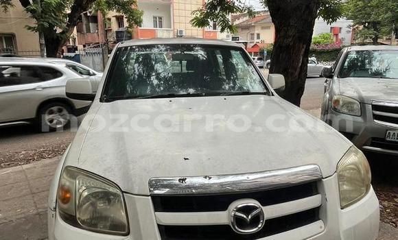 Nunua Ilio tumika Mazda BT-50 Nyeupe Gari ndani ya Maputo nchini Maputo Nunua Ilio tumika Mazda BT-50 Nyeupe Gari ndani ya Maputo nchini Maputo