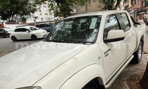 Nunua Ilio tumika Mazda BT-50 Nyeupe Gari ndani ya Maputo nchini Maputo Nunua Ilio tumika Mazda BT-50 Nyeupe Gari ndani ya Maputo nchini Maputo