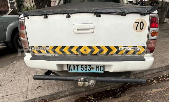 Nunua Ilio tumika Mazda BT-50 Nyeupe Gari ndani ya Maputo nchini Maputo Nunua Ilio tumika Mazda BT-50 Nyeupe Gari ndani ya Maputo nchini Maputo