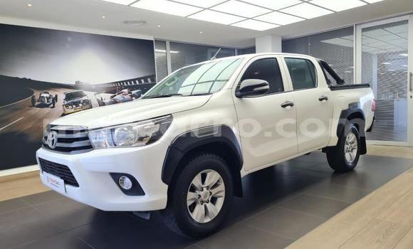 Comprar Usado Toyota Hilux Branco Carro em Maputo em Maputo