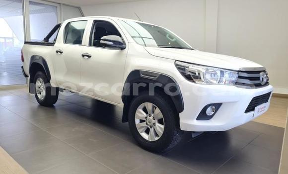 Nunua Ilio tumika Toyota Hilux Nyeupe Gari ndani ya Maputo nchini Maputo Nunua Ilio tumika Toyota Hilux Nyeupe Gari ndani ya Maputo nchini Maputo