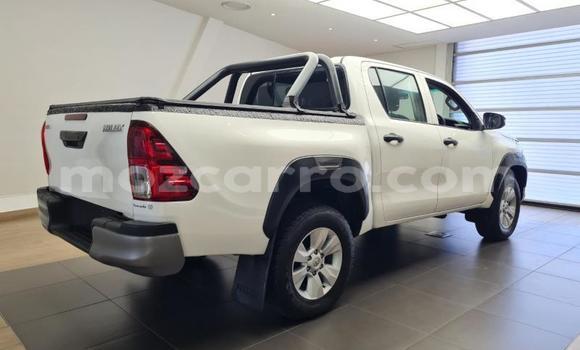 Nunua Ilio tumika Toyota Hilux Nyeupe Gari ndani ya Maputo nchini Maputo Nunua Ilio tumika Toyota Hilux Nyeupe Gari ndani ya Maputo nchini Maputo