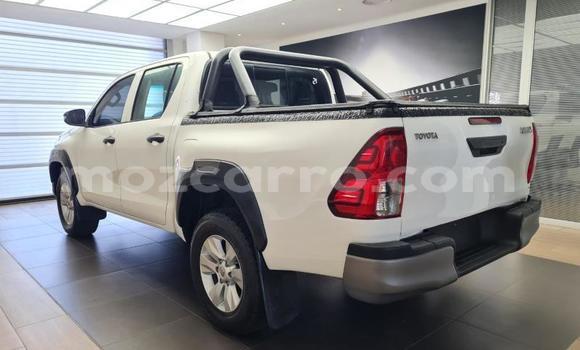Nunua Ilio tumika Toyota Hilux Nyeupe Gari ndani ya Maputo nchini Maputo Nunua Ilio tumika Toyota Hilux Nyeupe Gari ndani ya Maputo nchini Maputo