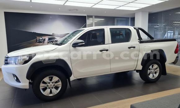 Nunua Ilio tumika Toyota Hilux Nyeupe Gari ndani ya Maputo nchini Maputo Nunua Ilio tumika Toyota Hilux Nyeupe Gari ndani ya Maputo nchini Maputo