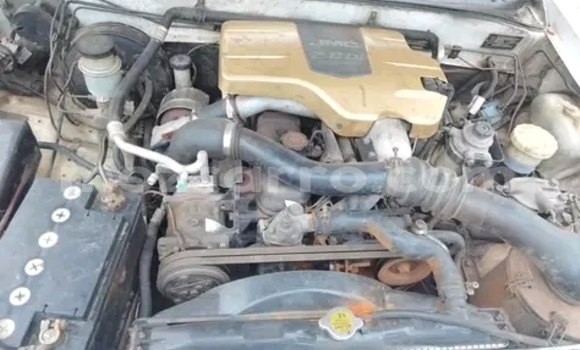 Comprar Usado Isuzu KB Branco Carro em Maputo em Maputo Comprar Usado Isuzu KB Branco Carro em Maputo em Maputo