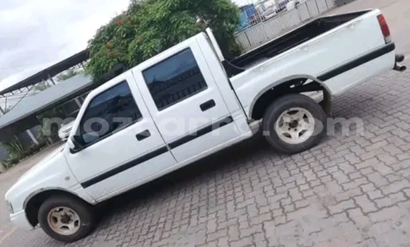 Comprar Usado Isuzu KB Branco Carro em Maputo em Maputo Comprar Usado Isuzu KB Branco Carro em Maputo em Maputo