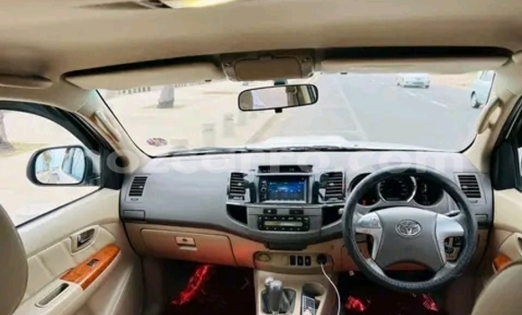 Nunua Ilio tumika Toyota Fortuner Nyeupe Gari ndani ya Maputo nchini Maputo Nunua Ilio tumika Toyota Fortuner Nyeupe Gari ndani ya Maputo nchini Maputo