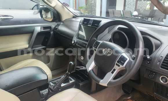 Nunua Ilio tumika Toyota Land Cruiser Nyeusi Gari ndani ya Maputo nchini Maputo Nunua Ilio tumika Toyota Land Cruiser Nyeusi Gari ndani ya Maputo nchini Maputo