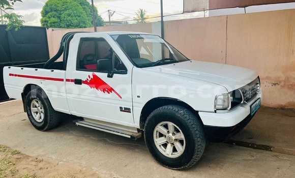 Comprar Usado Isuzu KB Branco Carro em Maputo em Maputo Comprar Usado Isuzu KB Branco Carro em Maputo em Maputo