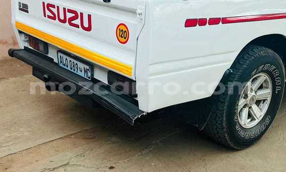 Comprar Usado Isuzu KB Branco Carro em Maputo em Maputo Comprar Usado Isuzu KB Branco Carro em Maputo em Maputo