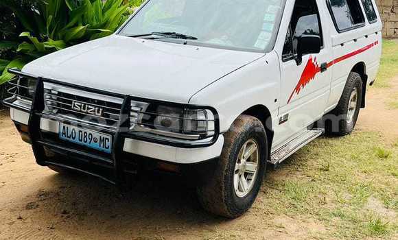 Comprar Usado Isuzu KB Branco Carro em Maputo em Maputo Comprar Usado Isuzu KB Branco Carro em Maputo em Maputo
