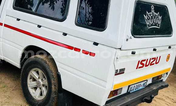 Comprar Usado Isuzu KB Branco Carro em Maputo em Maputo Comprar Usado Isuzu KB Branco Carro em Maputo em Maputo