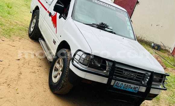 Comprar Usado Isuzu KB Branco Carro em Maputo em Maputo Comprar Usado Isuzu KB Branco Carro em Maputo em Maputo