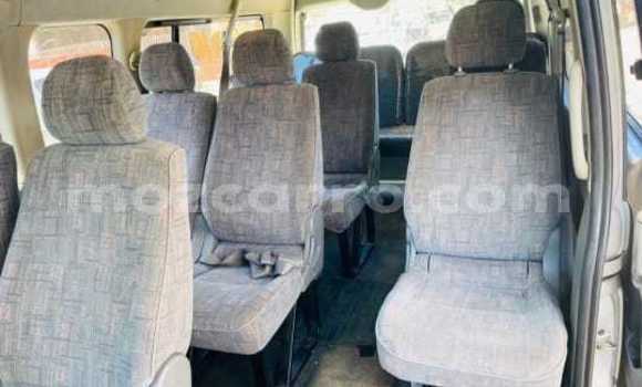 Nunua Ilio tumika Toyota Hiace Fedha Gari ndani ya Maputo nchini Maputo Nunua Ilio tumika Toyota Hiace Fedha Gari ndani ya Maputo nchini Maputo
