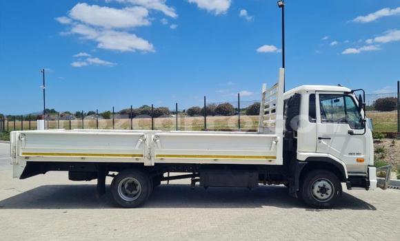 Comprar Usado Nissan UD Branco Caminhão em Maputo em Maputo Comprar Usado Nissan UD Branco Caminhão em Maputo em Maputo