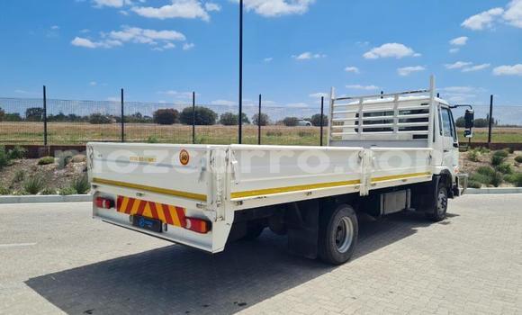 Comprar Usado Nissan UD Branco Caminhão em Maputo em Maputo Comprar Usado Nissan UD Branco Caminhão em Maputo em Maputo
