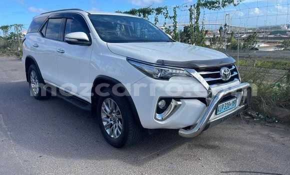 Comprar Usado Toyota Fortuner Branco Carro em Bela Vista em Maputo