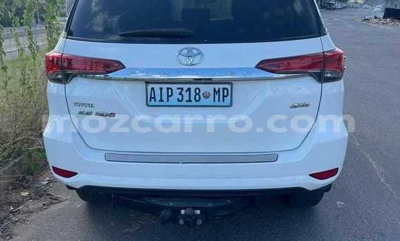 Buy Used Toyota Fortuner White Car in Nice view in Maputo Buy Used Toyota Fortuner White Car in Nice view in Maputo