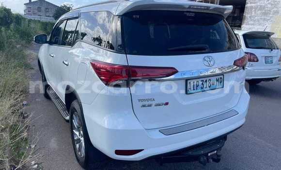 Buy Used Toyota Fortuner White Car in Nice view in Maputo Buy Used Toyota Fortuner White Car in Nice view in Maputo
