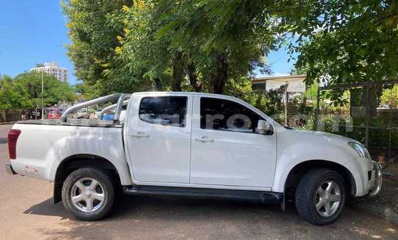 Buy Used Isuzu D-MAX White Car in Nice view in Maputo Buy Used Isuzu D-MAX White Car in Nice view in Maputo