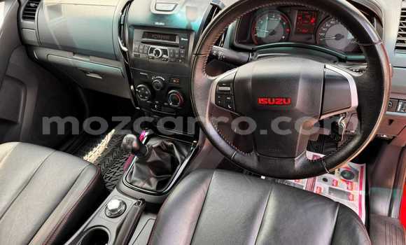 Comprar Usado Isuzu D-MAX Vermelho Carro em Beira em Sofala Comprar Usado Isuzu D-MAX Vermelho Carro em Beira em Sofala