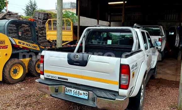 Buy Used Nissan Hardbody White Car in Beira in Sofala Buy Used Nissan Hardbody White Car in Beira in Sofala