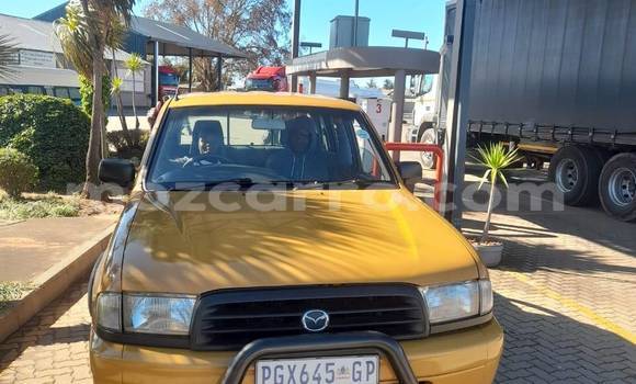 Tenga Tsaru Mazda Demio Zvimwe Mota in Beautiful vista in Maputo