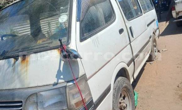 Comprar Usado Toyota Hiace Branco Carro em Balama em Cabo Delgado Comprar Usado Toyota Hiace Branco Carro em Balama em Cabo Delgado