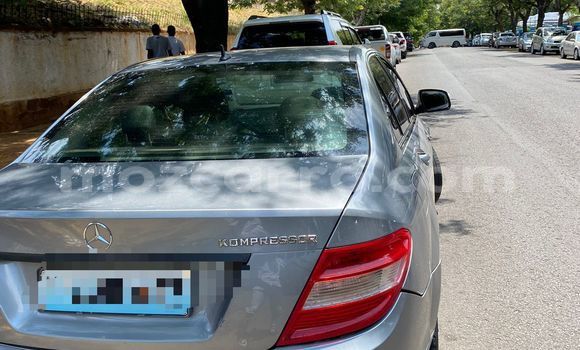 Nunua Mpya Mercedes-Benz C180 coupe Fedha Gari ndani ya Maputo nchini Maputo Nunua Mpya Mercedes-Benz C180 coupe Fedha Gari ndani ya Maputo nchini Maputo