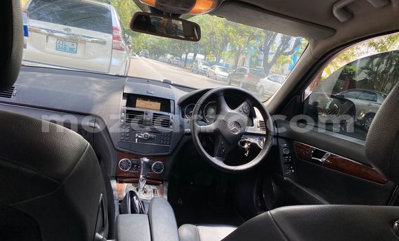 Nunua Mpya Mercedes-Benz C180 coupe Fedha Gari ndani ya Maputo nchini Maputo Nunua Mpya Mercedes-Benz C180 coupe Fedha Gari ndani ya Maputo nchini Maputo