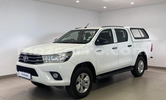 Nunua Ilio tumika Toyota Hilux Nyeupe Gari ndani ya Maputo nchini Maputo Nunua Ilio tumika Toyota Hilux Nyeupe Gari ndani ya Maputo nchini Maputo