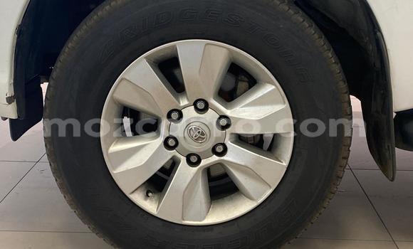 Nunua Ilio tumika Toyota Hilux Nyeupe Gari ndani ya Maputo nchini Maputo Nunua Ilio tumika Toyota Hilux Nyeupe Gari ndani ya Maputo nchini Maputo