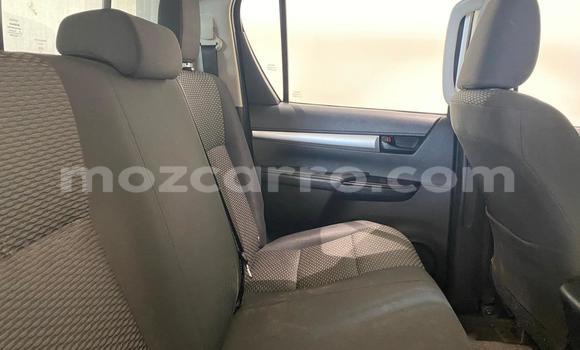 Nunua Ilio tumika Toyota Hilux Nyeupe Gari ndani ya Maputo nchini Maputo Nunua Ilio tumika Toyota Hilux Nyeupe Gari ndani ya Maputo nchini Maputo