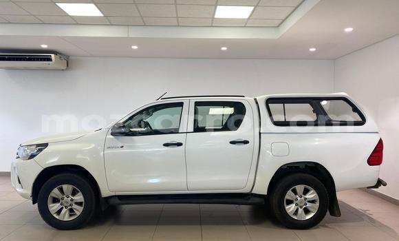 Nunua Ilio tumika Toyota Hilux Nyeupe Gari ndani ya Maputo nchini Maputo Nunua Ilio tumika Toyota Hilux Nyeupe Gari ndani ya Maputo nchini Maputo