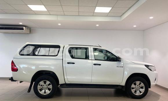 Nunua Ilio tumika Toyota Hilux Nyeupe Gari ndani ya Maputo nchini Maputo Nunua Ilio tumika Toyota Hilux Nyeupe Gari ndani ya Maputo nchini Maputo