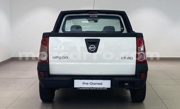 Comprar Usado Nissan NP 300 Branco Carro em Maputo em Maputo Comprar Usado Nissan NP 300 Branco Carro em Maputo em Maputo