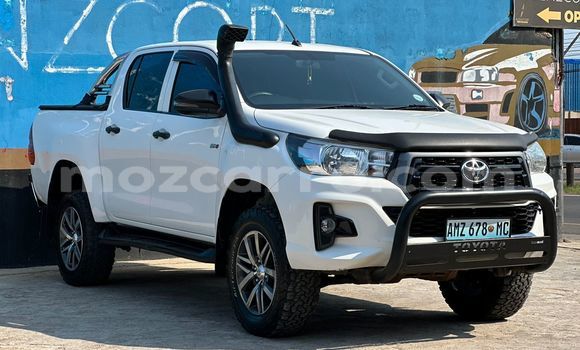 Comprar Usado Toyota Hilux Branco Carro em Maputo em Maputo