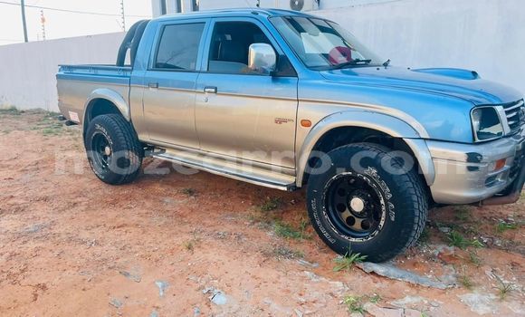 Comprar Usado Mitsubishi Colt Azul Carro em Maputo em Maputo