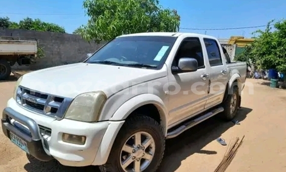 Comprar Usado Isuzu KB Branco Carro em Maputo em Maputo