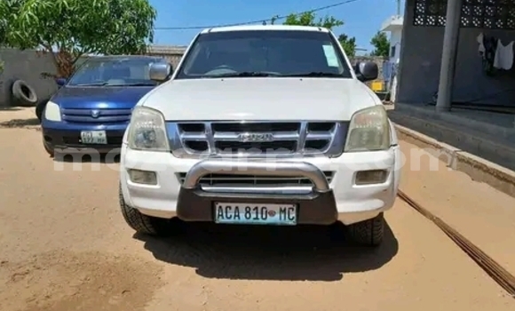 Comprar Usado Isuzu KB Branco Carro em Maputo em Maputo Comprar Usado Isuzu KB Branco Carro em Maputo em Maputo