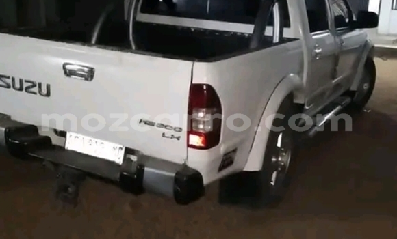 Comprar Usado Isuzu KB Branco Carro em Maputo em Maputo Comprar Usado Isuzu KB Branco Carro em Maputo em Maputo