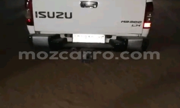 Comprar Usado Isuzu KB Branco Carro em Maputo em Maputo Comprar Usado Isuzu KB Branco Carro em Maputo em Maputo